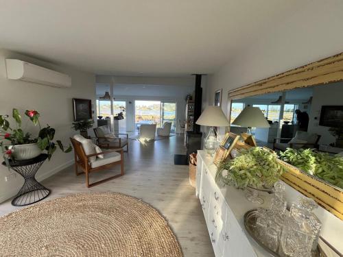 Newly refurbished house on Pepe in Tairua