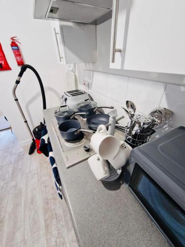 Large 4 bedroom house for Contractors, Large groups or Retreat sleeps 8 people in Durham - NO Smokin in Chester-le-Street