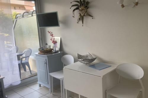 Beautiful studio for 4 close to the beach - Location saisonnière - Saint-Laurent-du-Var