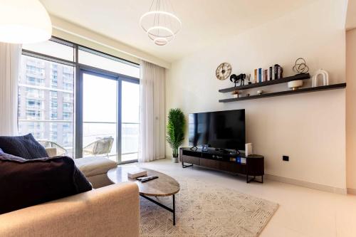TRPS - Marina Vista 2, Emaar Beachfront - Fully Equipped 1BR, Sea View with Private Beach Access, Dubai (photo 4)