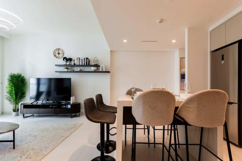 TRPS - Marina Vista 2, Emaar Beachfront - Fully Equipped 1BR, Sea View with Private Beach Access, Dubai (photo 7)