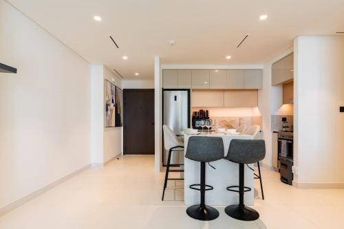 TRPS - Marina Vista 2, Emaar Beachfront - Fully Equipped 1BR, Sea View with Private Beach Access, Dubai (photo 9)