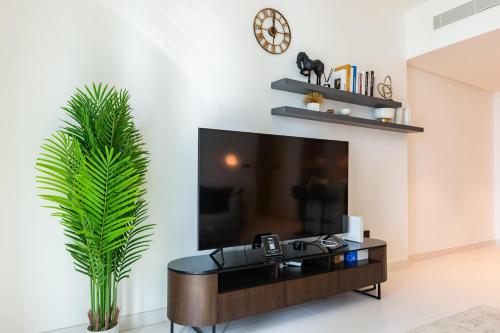 TRPS - Marina Vista 2, Emaar Beachfront - Fully Equipped 1BR, Sea View with Private Beach Access, Dubai (photo 6)