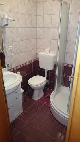 Guest House Lav - image 14