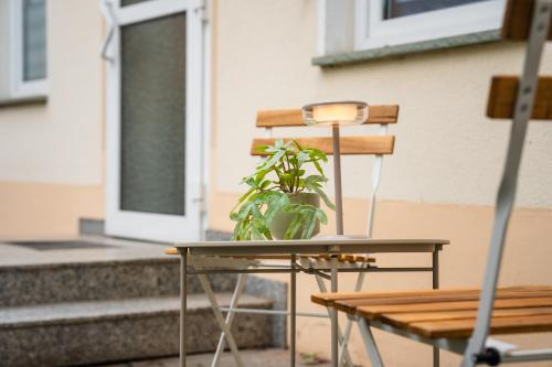 Ferienhaus Pauline in Gera-Untermhaus - Geras beste Lage - WLAN - TERRASSE - Für 1 - 2 Personen (Ferienhaus Pauline in Gera-Untermhaus - Geras beste Lage - WLAN - TERRASSE - Fur 1 - 2 Personen) in 格拉