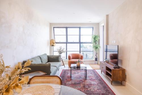 Penthouse Peaceful 2 Bed Fulham West Kensington, London