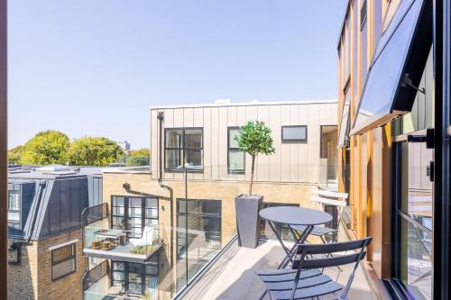 Penthouse: Peaceful 2 Bed Fulham Kensington - image 11
