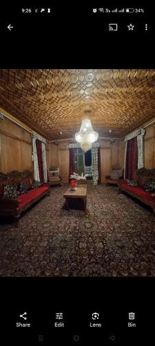 T luxury Heritage houseboat - image 2