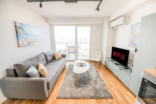 StayLux Mountain View Free Parking Apartment Near Lake and Old Town