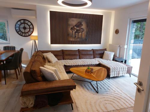 Skupni salon/TV območje, Villa Aspen Brezovica Kosovo in Prevalle