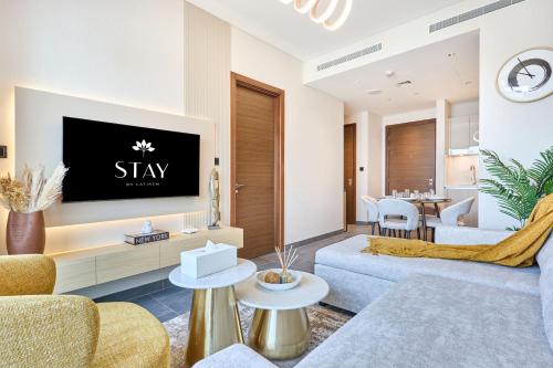 STAY BY LATINEM Luxury 1BR Holiday Home CB 0919 Near Burj Khalifa, Дубай (фото 2)