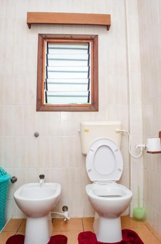Bathroom, Bright Diani Studio with King Bed, 2min to Beach in Mombasa