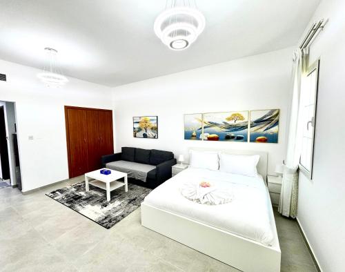 Newly Furnished, Bright and Spacious Studio in France Cluster, International City, Dubai (photo 3)