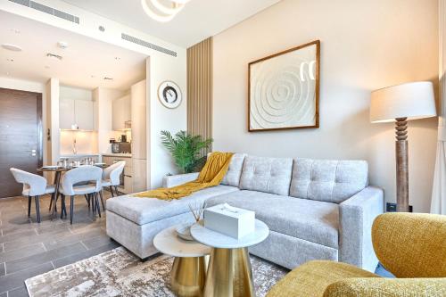 STAY BY LATINEM Luxury 1BR Holiday Home CB 0919 Near Burj Khalifa, Дубай (фото 4)