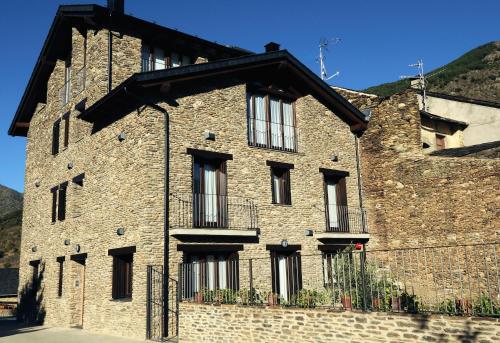 Viesnīcas āriene, Casa de pages La Comella in Tirvia