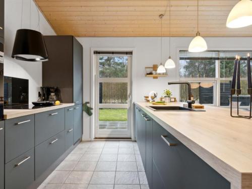 Holiday Home Fritse - 1-9km from the sea by Interhome in 哈爾斯