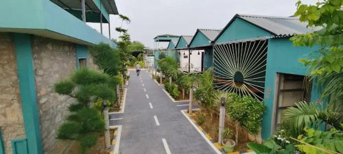 Longdrive Restaurant Hotel & Resort in นินดัด
