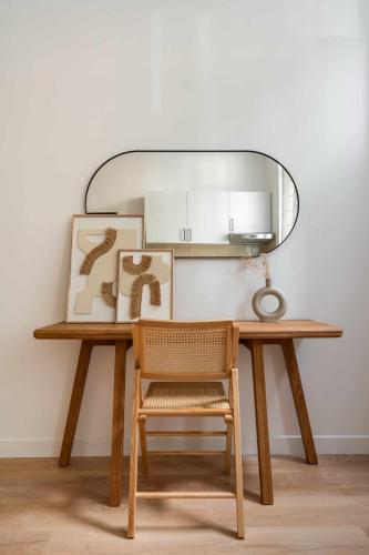 Modern apartment in the heart of Paris - image 2