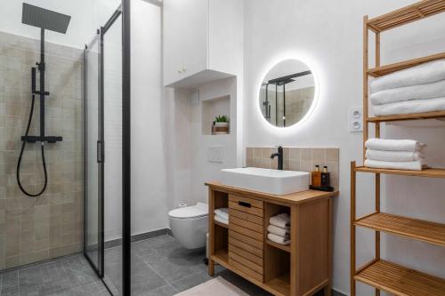 Modern apartment in the heart of Paris - image 11