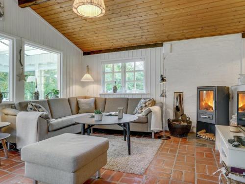 Holiday Home Arnborg - 2km from the sea by Interhome in Asaa