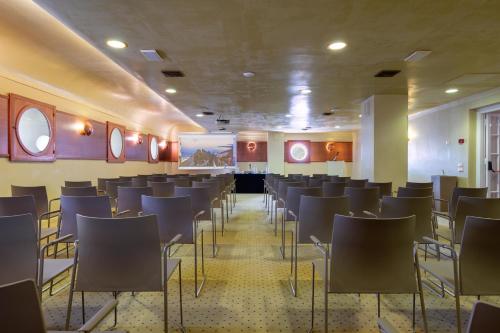 Excelsior Palace Hotel - image 12