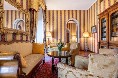 Közös társalgó / TV, Excelsior Palace Hotel in Taormina városközpont