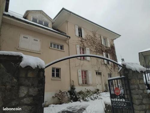 Grande maison centre du village et proches des stations gîte à louer Montouvrard