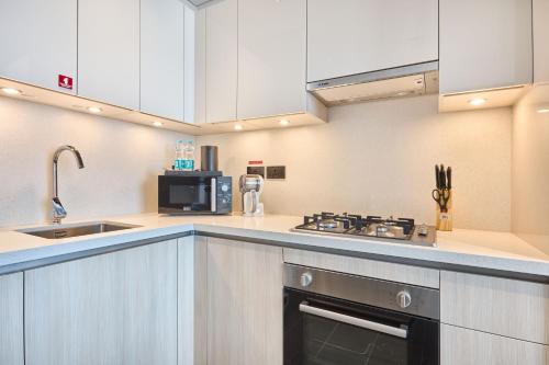 STAY BY LATINEM Luxury 1BR Holiday Home CB 3015 Near Burj Khalifa, Dubai (photo 7)