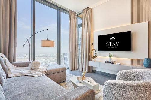 STAY BY LATINEM Luxury 1BR Holiday Home CB 3015 Near Burj Khalifa, Dubai (photo 2)