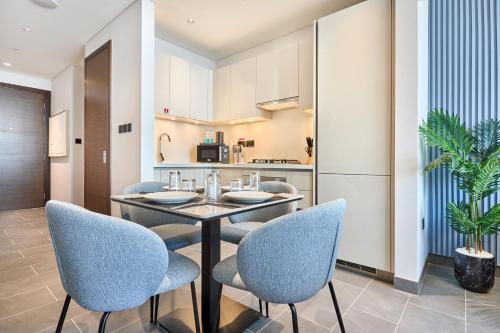 STAY BY LATINEM Luxury 1BR Holiday Home CB 3015 Near Burj Khalifa, Dubai (photo 6)