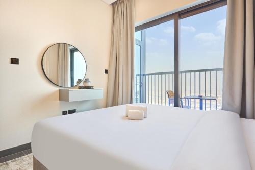 STAY BY LATINEM Luxury 1BR Holiday Home CB 3015 Near Burj Khalifa, Dubai (photo 10)