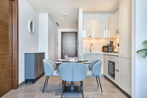 STAY BY LATINEM Luxury 1BR Holiday Home CB 3015 Near Burj Khalifa, Dubai (photo 5)