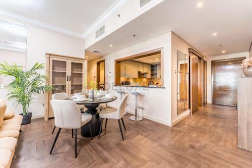Apartment near Burj Khalifa and Dubai Mall, Central Location, Minutes to Dubai Marina and Palm Jumeirah - 8 BLVD Walk, Downtown Dubai by Deluxe Holiday Homes, Dubaj (fotografie 4)