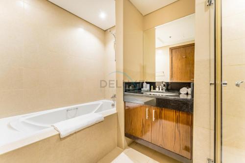 Apartment near Burj Khalifa and Dubai Mall, Central Location, Minutes to Dubai Marina and Palm Jumeirah - 8 BLVD Walk, Downtown Dubai by Deluxe Holiday Homes, Dubaj (fotografie 6)