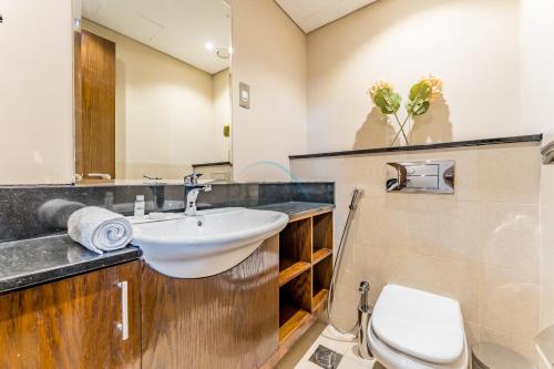 Apartment near Burj Khalifa and Dubai Mall, Central Location, Minutes to Dubai Marina and Palm Jumeirah - 8 BLVD Walk, Downtown Dubai by Deluxe Holiday Homes, Dubaj (fotografie 10)