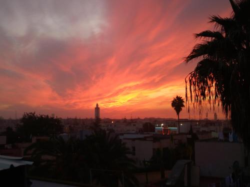 Sunset rooftop Rabat Sale Airport in 벨 아루시