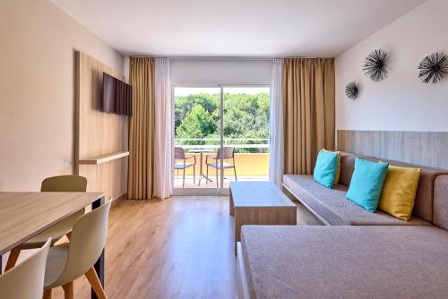 Universal Apartments Laguna Garden - image 6