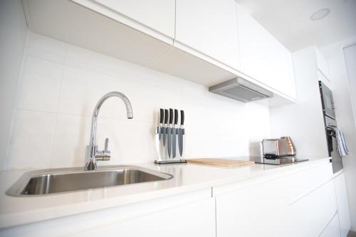 مطبخ, Luxury Apartment at Dzorwulu in تشوركور