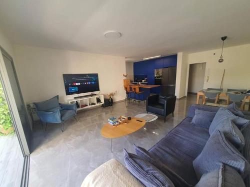 Létesítmények, Renovated central 3 bedroom apt with great terrace and Bomb Shelter in Ramat Gan