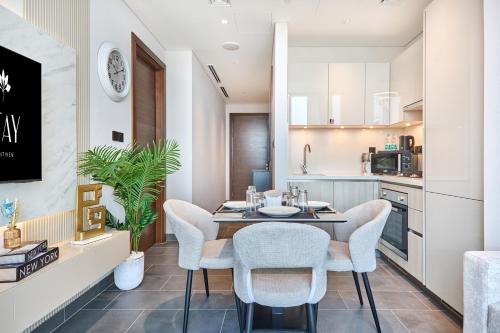 STAY BY LATINEM Luxury 1BR Holiday Home CB 0902 Near Burj Khalifa, Дубай (фото 4)