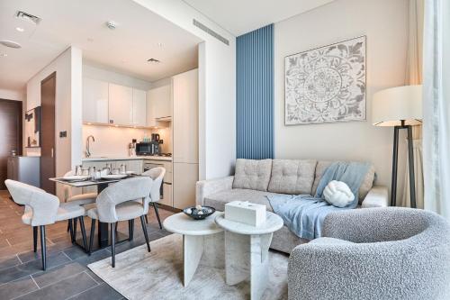 STAY BY LATINEM Luxury 1BR Holiday Home CB 0902 Near Burj Khalifa, Дубай (фото 6)