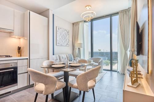 STAY BY LATINEM Luxury 1BR Holiday Home CB 0902 Near Burj Khalifa, Дубай (фото 7)