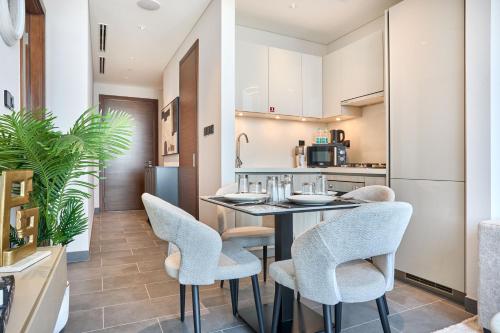 STAY BY LATINEM Luxury 1BR Holiday Home CB 0902 Near Burj Khalifa, Дубай (фото 5)