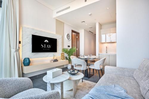 STAY BY LATINEM Luxury 1BR Holiday Home CB 0902 Near Burj Khalifa, Дубай (фото 2)