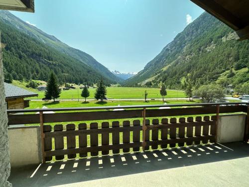 Mountain Majesty Apartment with Stunning Views
