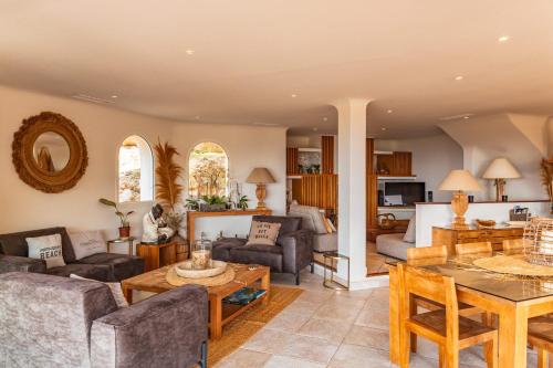 Superbe villa avec piscine chauffée et vue mer à Palombaggia - main image
