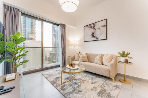 Near Circle Mall And Parks, Easy Access to Al Khail Road And Close to RTA Bus Stop, Lucky Residences, JVC by Deluxe Holiday Homes, Dubai