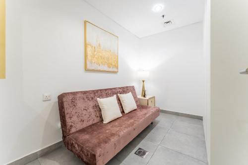 Near Circle Mall And Parks, Easy Access to Al Khail Road And Close to RTA Bus Stop, Lucky Residences, JVC by Deluxe Holiday Homes, Dubaj (fotografie 9)