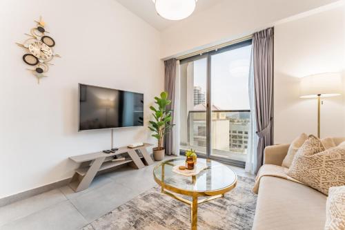 Near Circle Mall And Parks, Easy Access to Al Khail Road And Close to RTA Bus Stop, Lucky Residences, JVC by Deluxe Holiday Homes, Dubaj (fotografie 8)