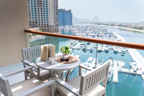 Lagom Vacation Homes Studio Apartment Palm Views West, Dubai